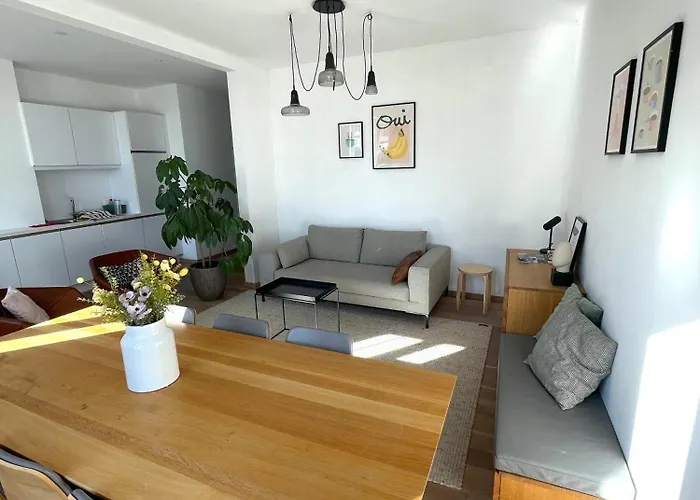 Prachtig Gerenoveerd Apartment *